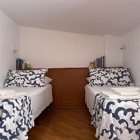La Casa Nel Cortile Appartement Castelbuono  Buitenkant foto