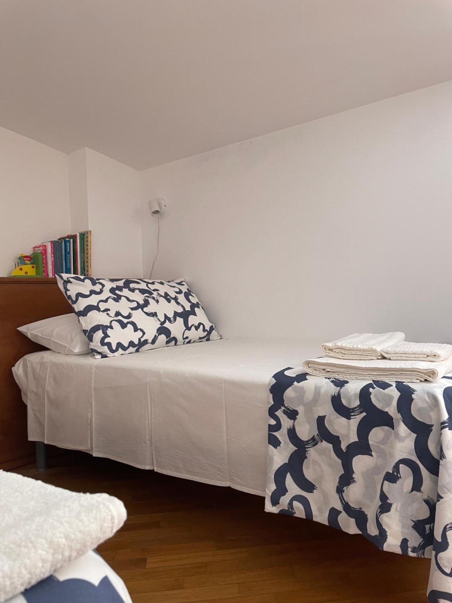 La Casa Nel Cortile Appartement Castelbuono  Buitenkant foto