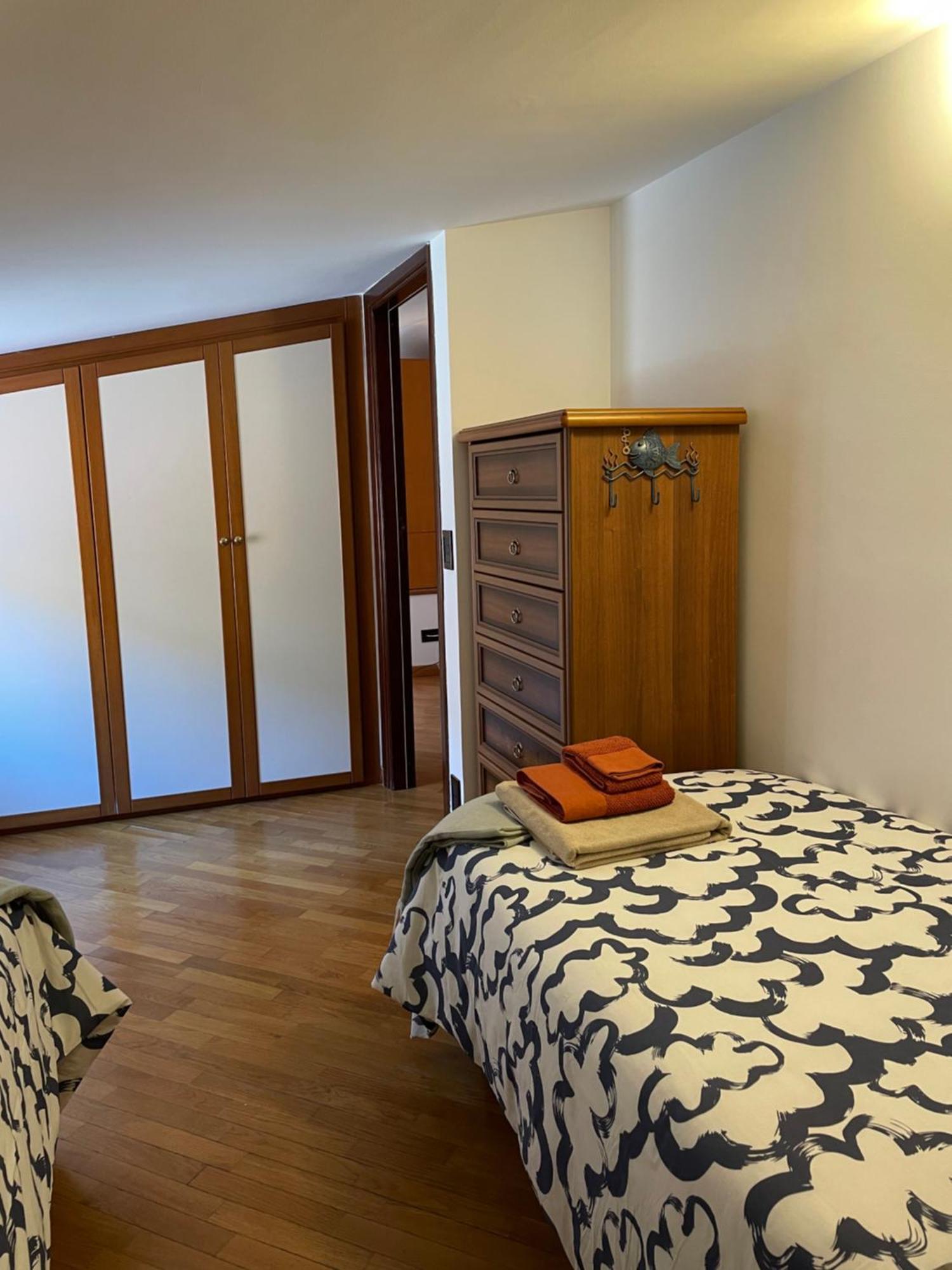 La Casa Nel Cortile Appartement Castelbuono  Buitenkant foto