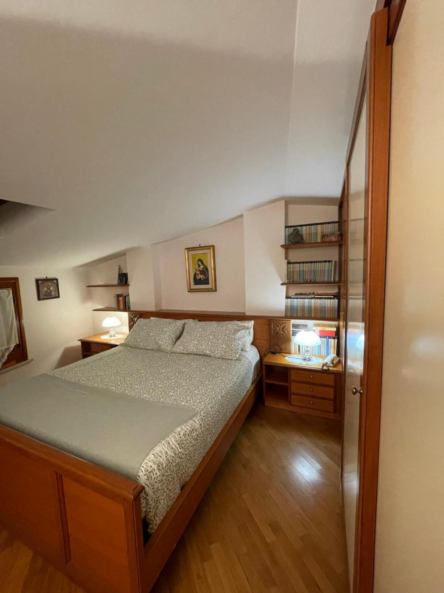La Casa Nel Cortile Appartement Castelbuono  Buitenkant foto