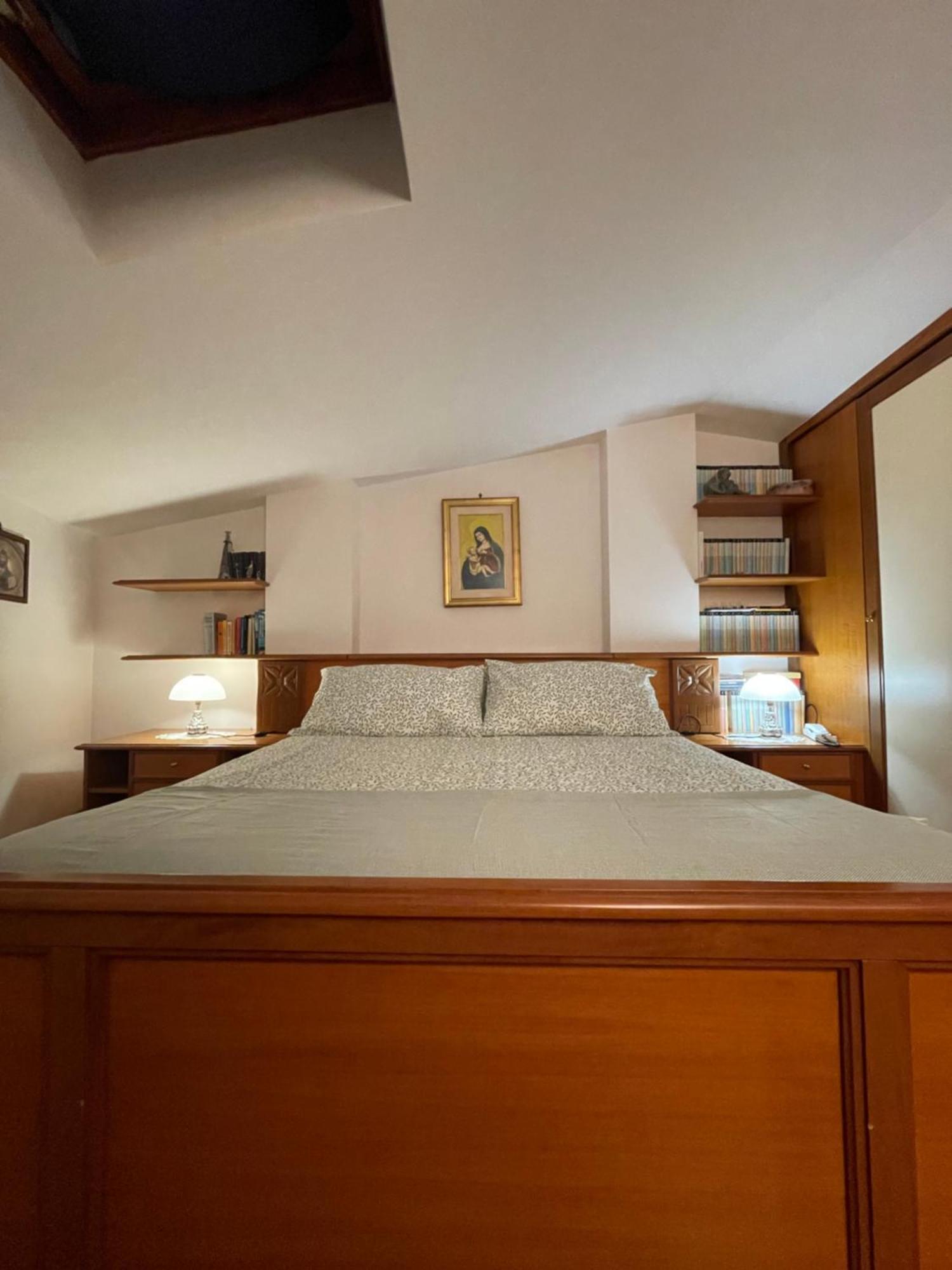 La Casa Nel Cortile Appartement Castelbuono  Buitenkant foto