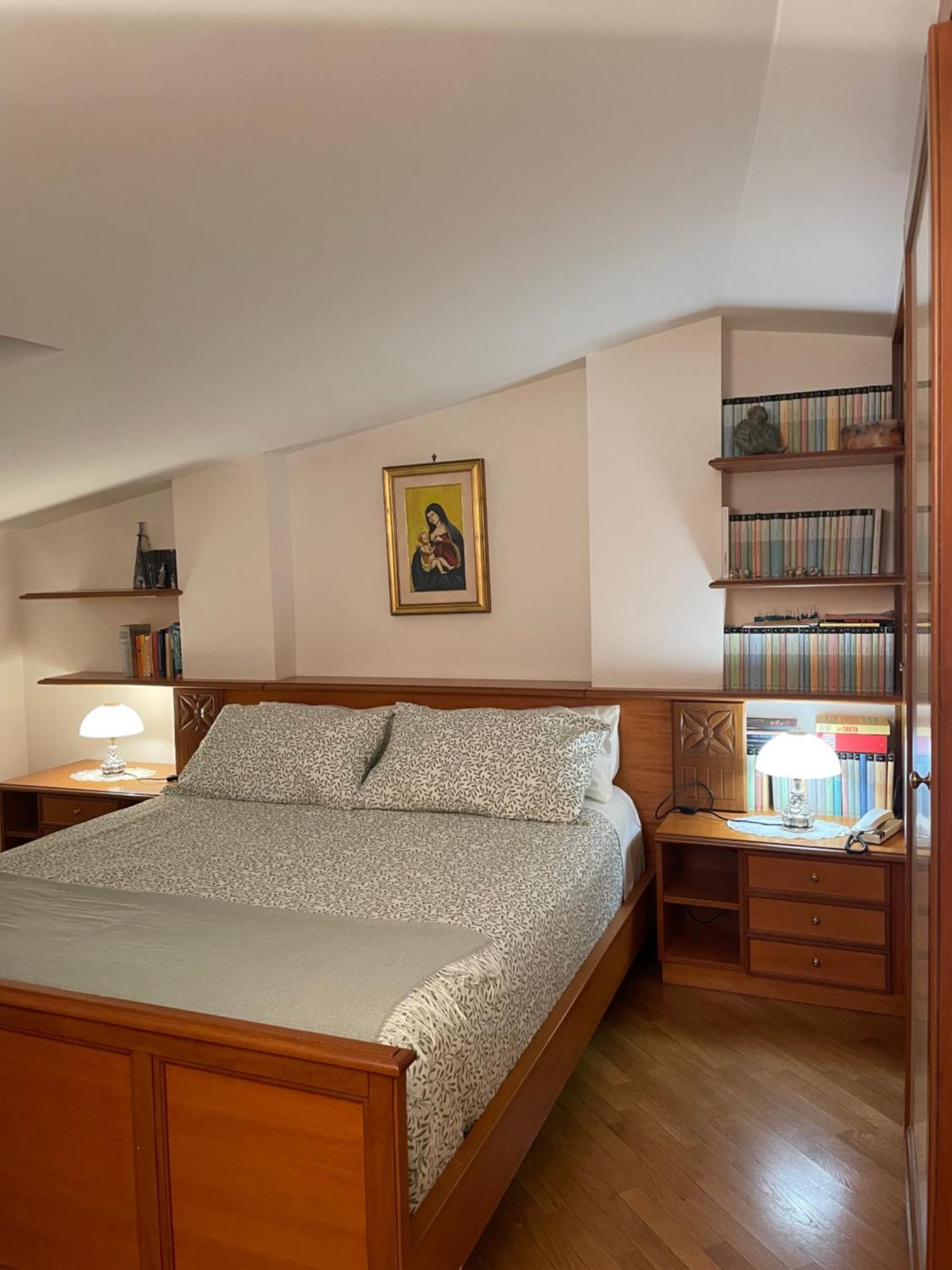 La Casa Nel Cortile Appartement Castelbuono  Buitenkant foto