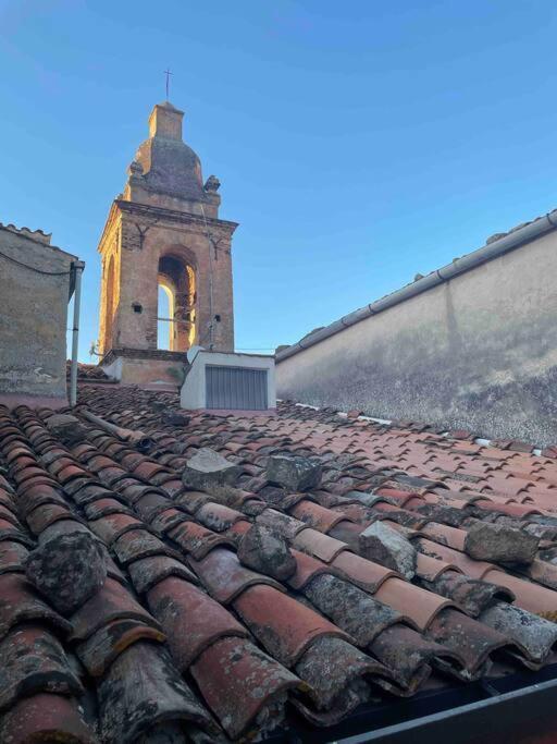 La Casa Nel Cortile Appartement Castelbuono  Buitenkant foto