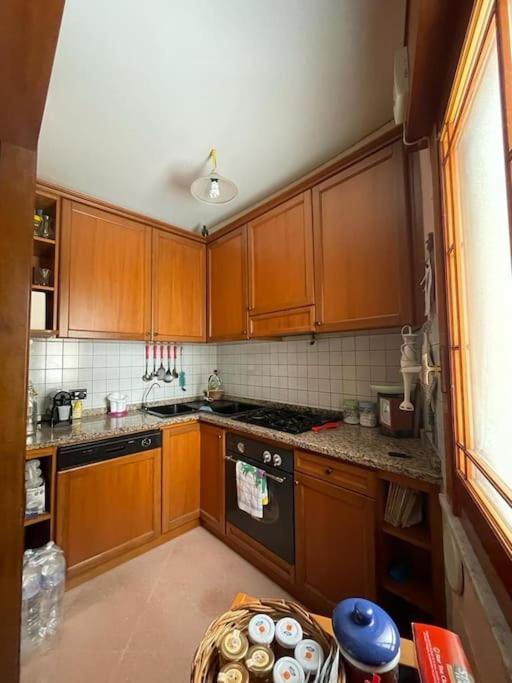 La Casa Nel Cortile Appartement Castelbuono  Buitenkant foto